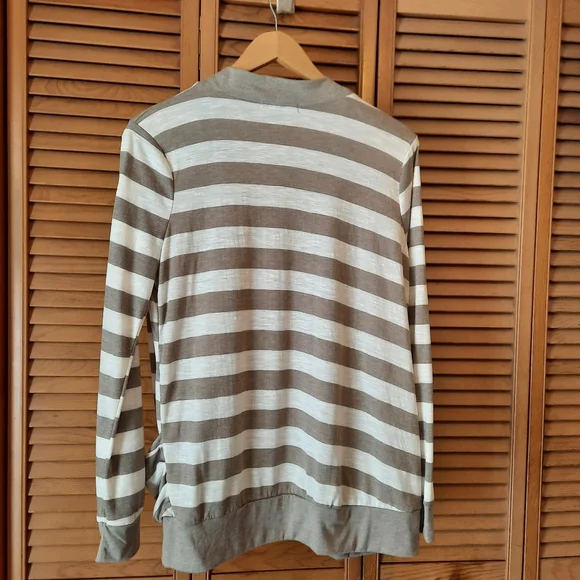 Urban Behavior Open Cardigan - Picture 2 of 6